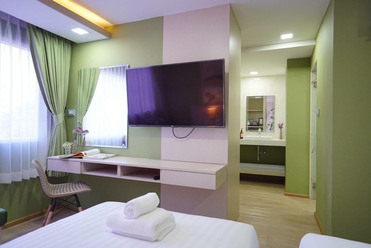 The Qube Fifty Hotel Bangkok Buitenkant foto