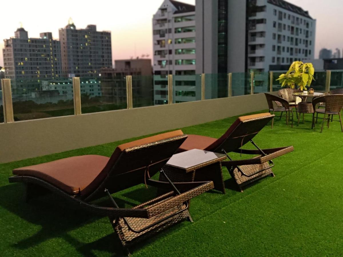The Qube Fifty Hotel Bangkok Buitenkant foto